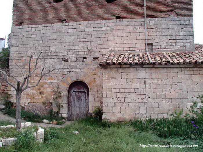 MURO SUR, CON PORTADA DE ACCESO